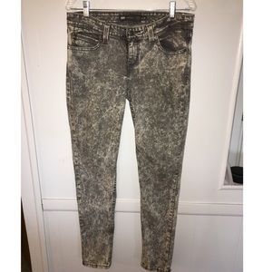 Levi’s Low Rise Skinny Jeans